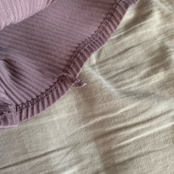 UO Deep cut Flowy Crop Blouse - Picture 3 of 4